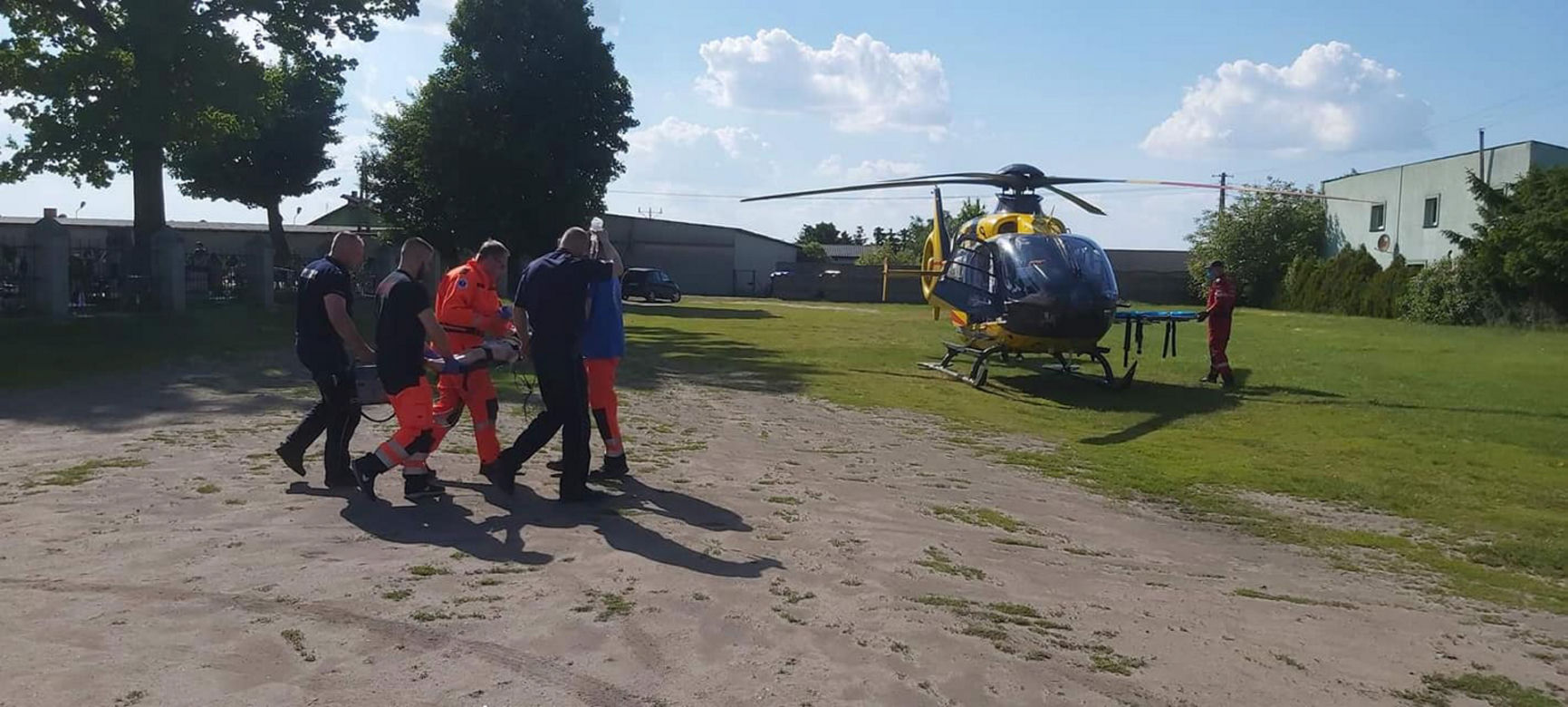 Odwiedzała brata na cmentarzu, spadł na nią nagrobek 