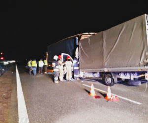 Tragiczny wypadek na S8 w Lubochni. Kierowca ZMIAŻDŻONY wraz z CAŁĄ KABINĄ. Jak do tego doszło?