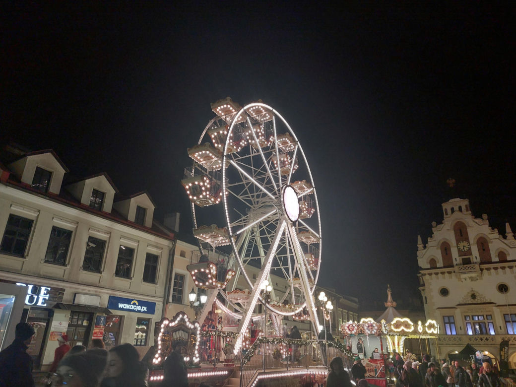 Świąteczne Miasteczko w Rzeszowie otwarte