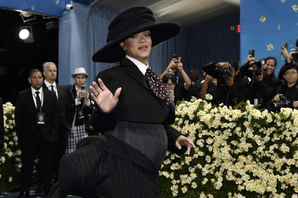 Rihanna ogłosiła ciążę na Met Gali 2025. Okrągły brzuszek wcisnęła w gorset!