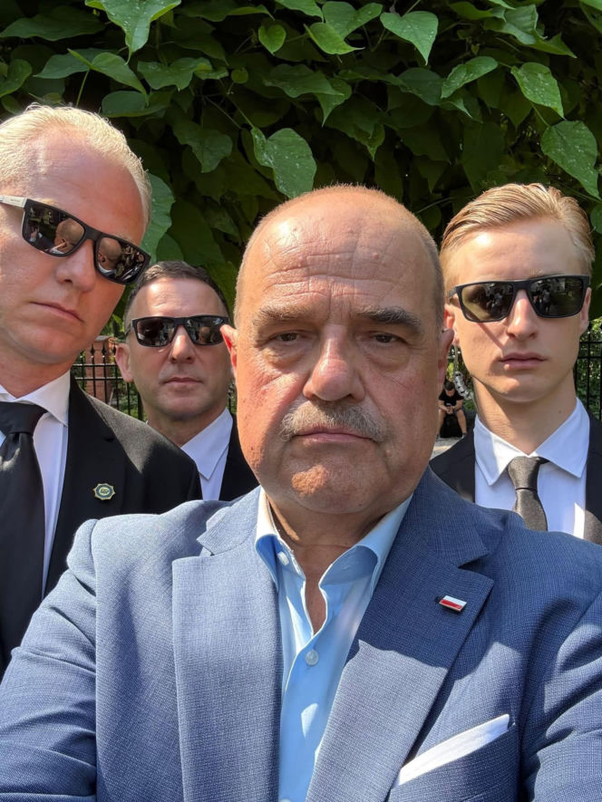 Ranczo nowy sezon 11. Prezydent Paweł Kozioł (Cezary Żak) i funkcjonariusze SOP