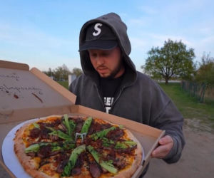 Książulo zjadł najdroższą pizzę w Polsce za 1500 zł. Czy było warto?
