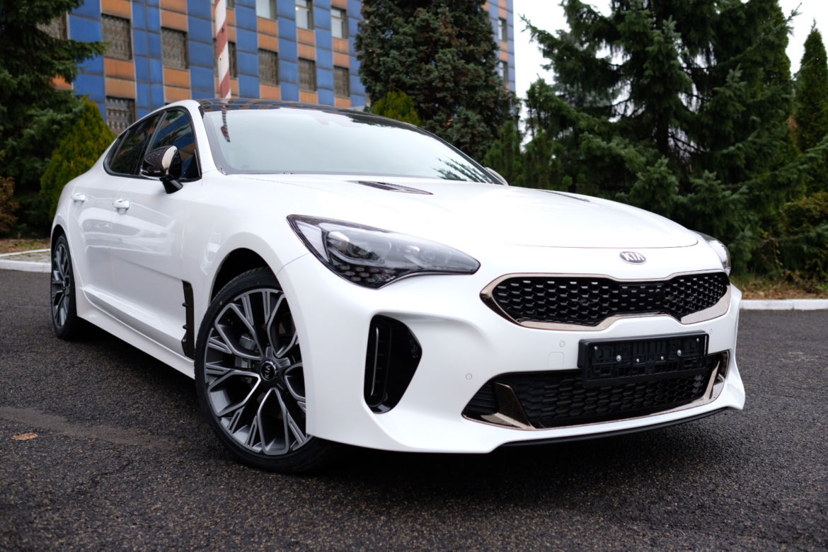 Kia Stinger 2.0 T-GDI 255 KM GT Line w polskiej policji