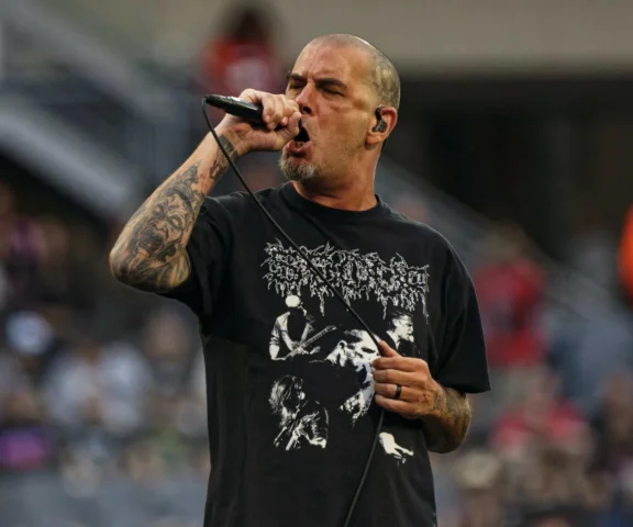 Phil Anselmo ofiarą sztucznej inteligencji. W sieci krążyły plotki o chorobie wokalisty Pantery