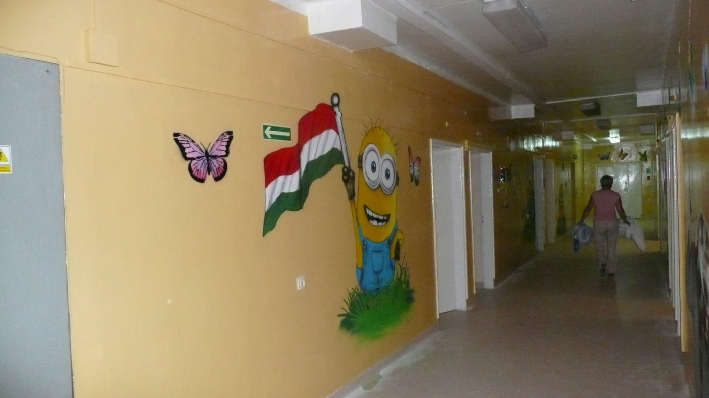 Kibice Legii Warszawa ozdobili oddział pediatryczny w szpitalu w Ustrzykach Dolnych