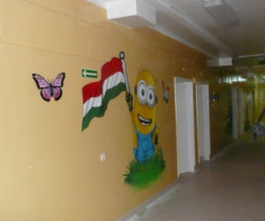 Kibice Legii Warszawa ozdobili oddział pediatryczny w szpitalu w Ustrzykach Dolnych