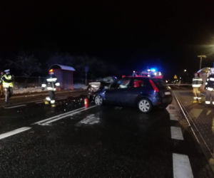 Parszów. Śmiertelny wypadek na DK42! Jedna osoba nie żyje, druga w szpitalu!