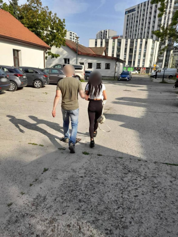 Policja rozbiła szajkę handalrzy narkotyków w Krakowie. Działali w salonie piękności