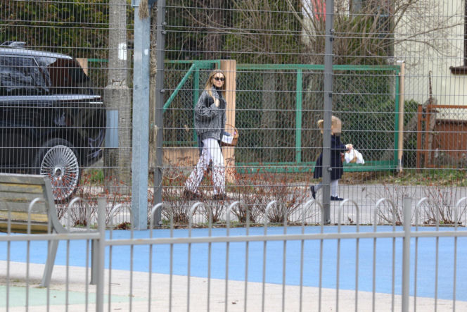 Kasia Tusk z córkami z koszyczkiem przyjechali do Donalda