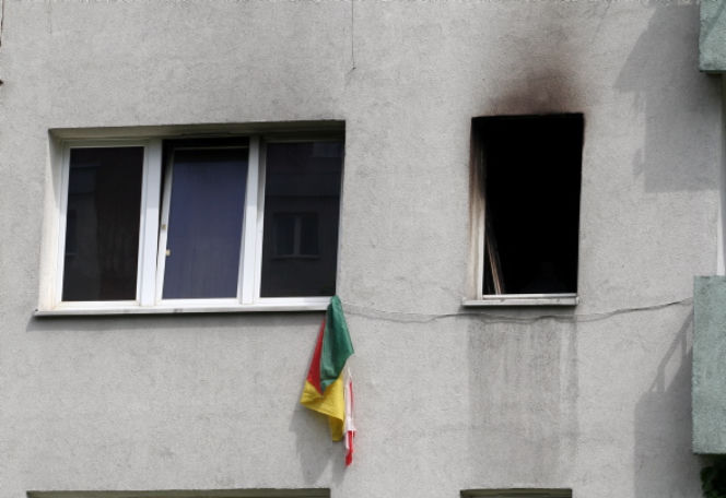 SYN PSYCHOL PODPALIŁ WŁASNĄ MATKĘ, POTEM DOBIŁ SIEKIERĄ