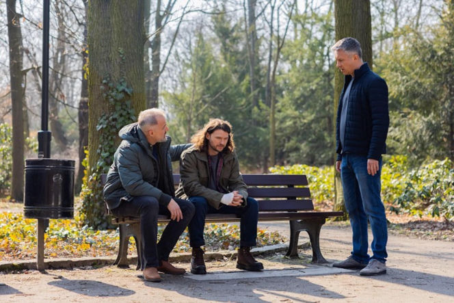 Pierwsza miłość, odcinek 4200: Paweł (Mateusz Kościukiewicz), Bartek (Rafał Kwietniewski), Artur (Łukasz Płoszajski)