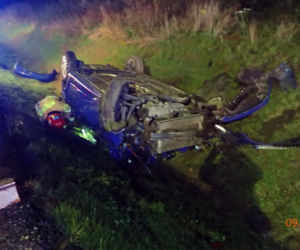 Rybnik: Dachowanie na nowym odcinku DW935. Auto jest doszczętnie zniszczone