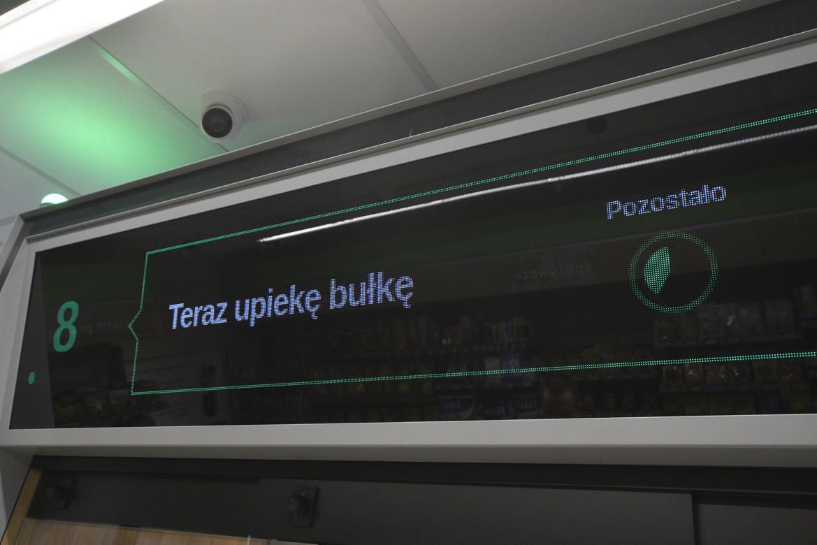  Warszawa miastem robotów. Parzą kawę, przynoszą paczki, dostarczają pizzę i śpiewają Sto lat