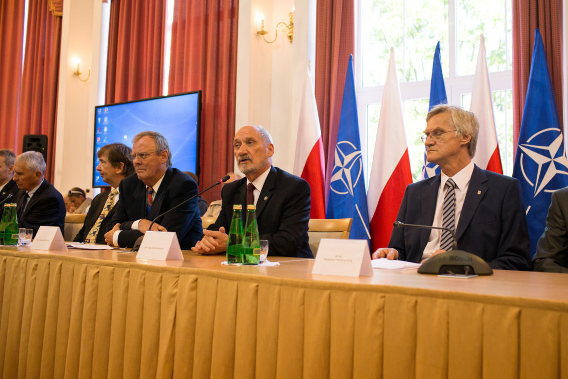 Macierewicz najgorszym ministrem