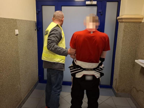 W razie skazania 39-latkowi grozi kara 3 lat pozbawienia wolności i co najmniej 3-letni zakaz prowadzenia pojazdów