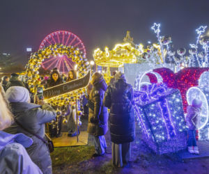 Tłumy na świątecznym Jarmarku Warszawskim. Zapytaliśmy ludzi, co o nim myślą