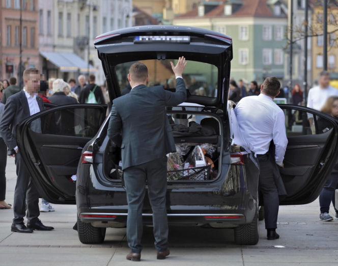 Minister rolnictwa Stefan Krajewski na jarmarku wielkanocnym