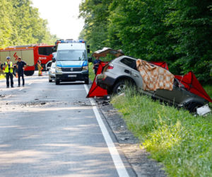 Tragedia na DK11. Kierowca BMW nie przeżył zderzenia z ciężarówką