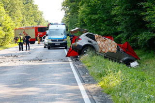 Tragedia na DK11. Kierowca BMW nie przeżył zderzenia z ciężarówką