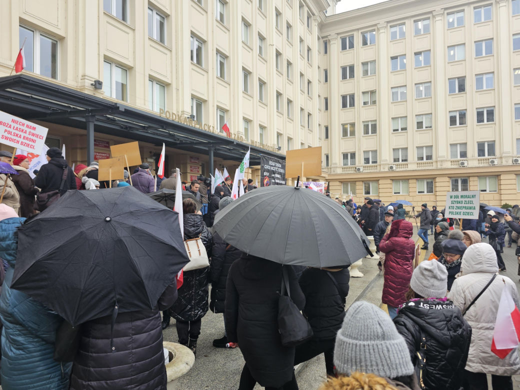 Protest “Nie dla deprawacji dzieci w szkołach”