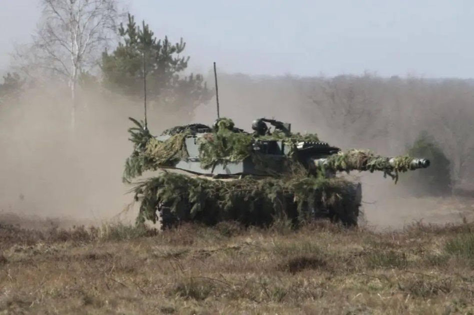 Koniec ery T-72 w Czechach. 42 czołgi Leopard 2A4 w komplecie