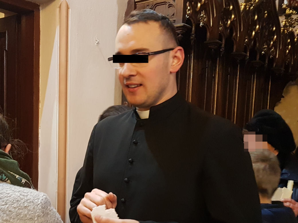  Wielki skandal w Łosicach. Ksiądz Sebastian zmusił parafiankę do seksu w samochodzie?!