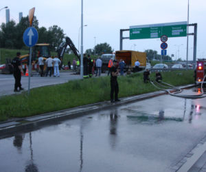 Pękła jezdnia Wału Miedzeszyńskiego