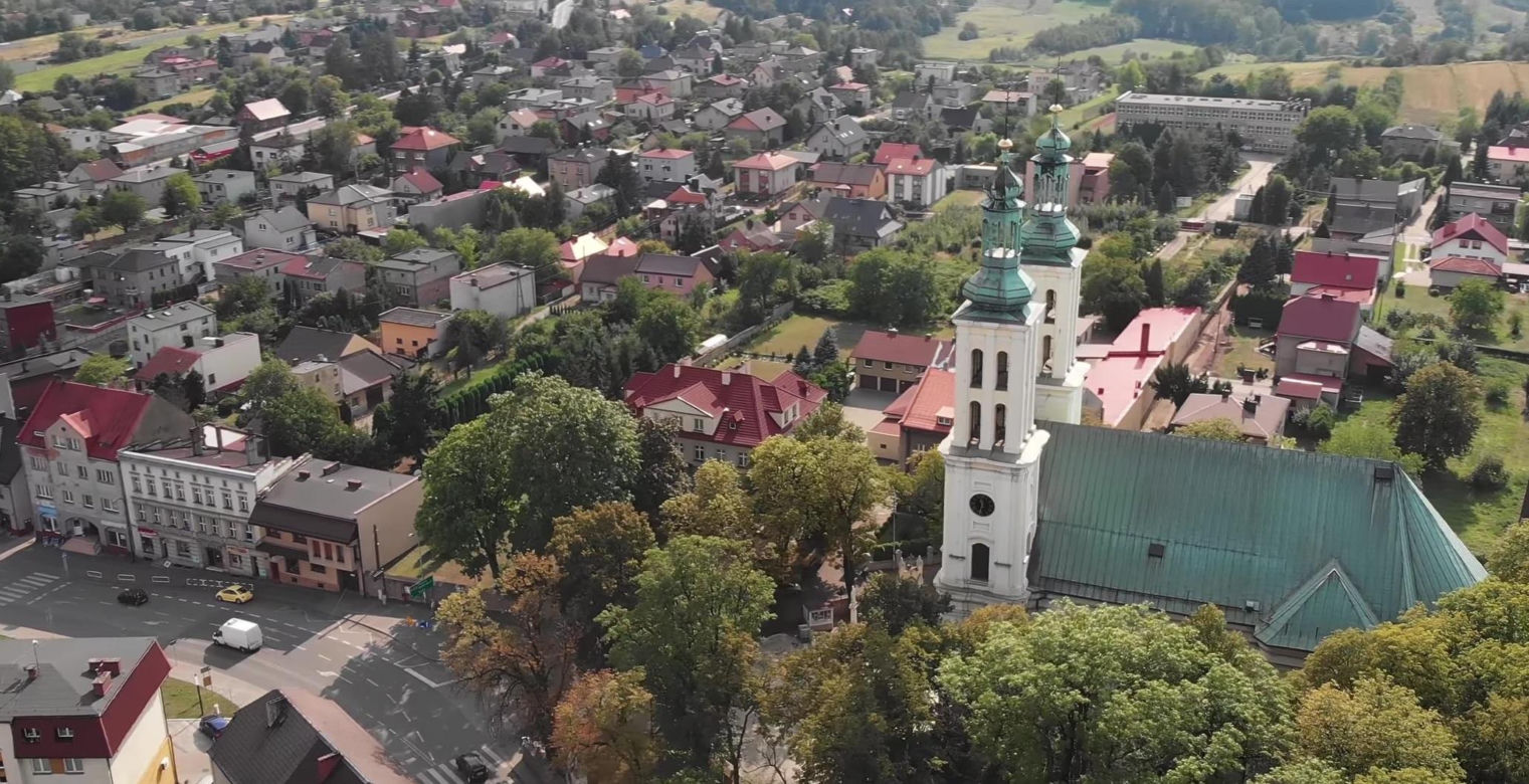Pszów: Śląska Perła Pielgrzymkowa z Uśmiechniętą Madonną. Odkryj "Wieś Psów"