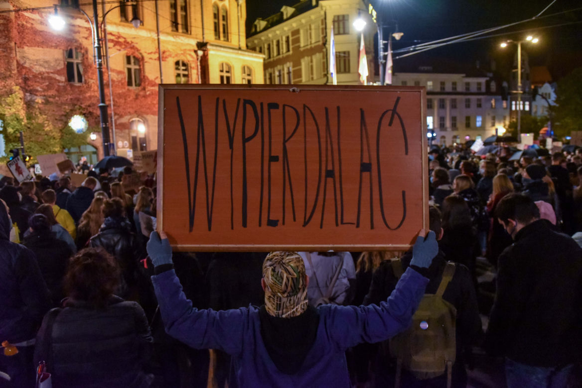 Strajk kobiet w Toruniu. Tańce, straż pod kościołem i wiele więcej - środa (28.10.2020)