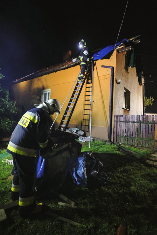 Nawałnice nad Polską. Zalane ulice, połamane drzewa i zerwane dachy