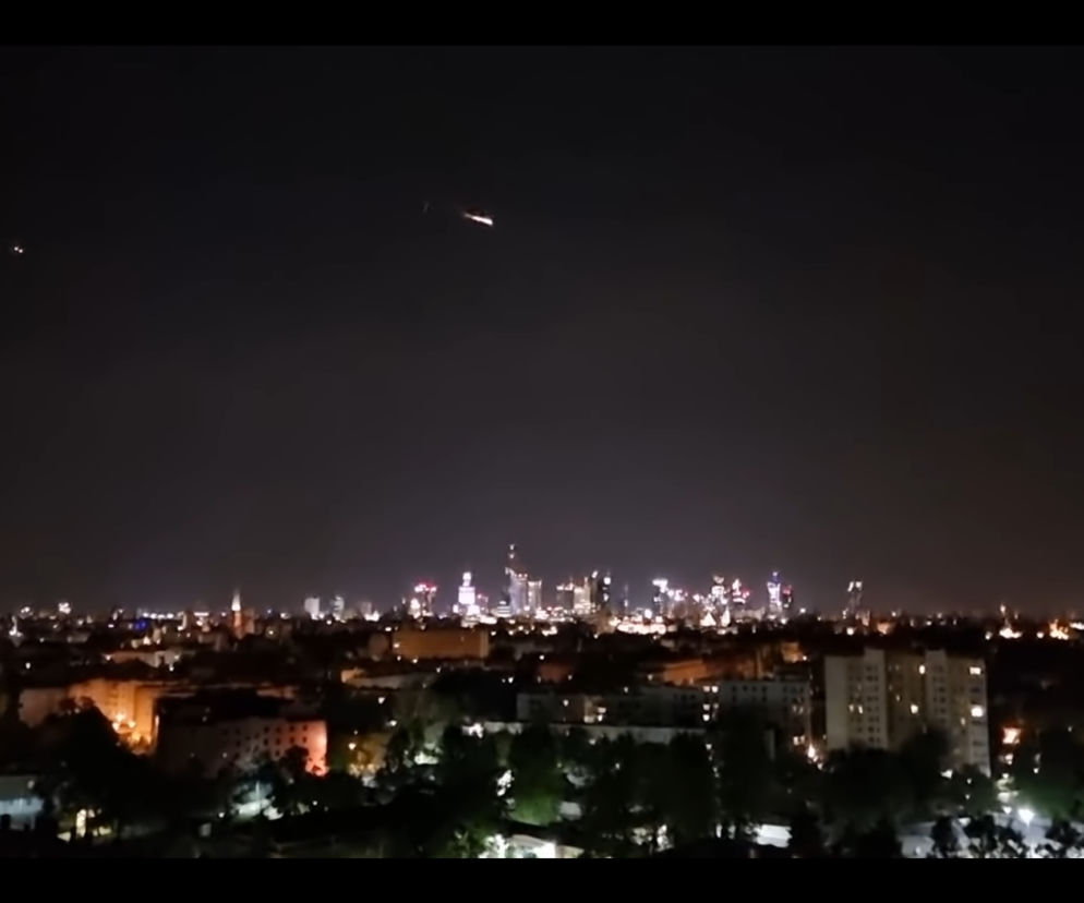 Kula ognia nad Warszawą. Tajemnica na nocnym niebie [WIDEO]