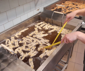 Jak powstaje pączek? Zajrzęliśmy do kuchni! 