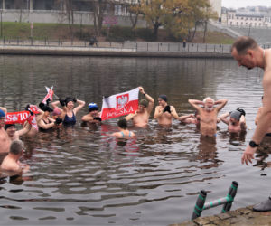 Bydgoskie morsy wskoczyły do Brdy! Za nami inauguracja sezonu na Wyspie Młyńskiej 