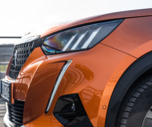 Peugeot 2008 GT Line vs Renault Captur Intens