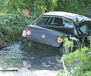 Wypadek w miejscowości Żurawiec. Auto w rowie, a kierowcy brak [ZDJĘCIA]
