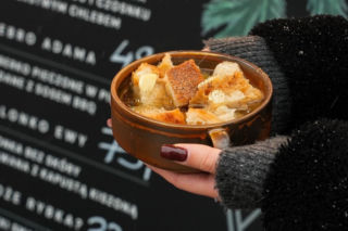 Myśleli, że nie pasuje do jarmarku. Po wodzionkę ustawiają się kolejki