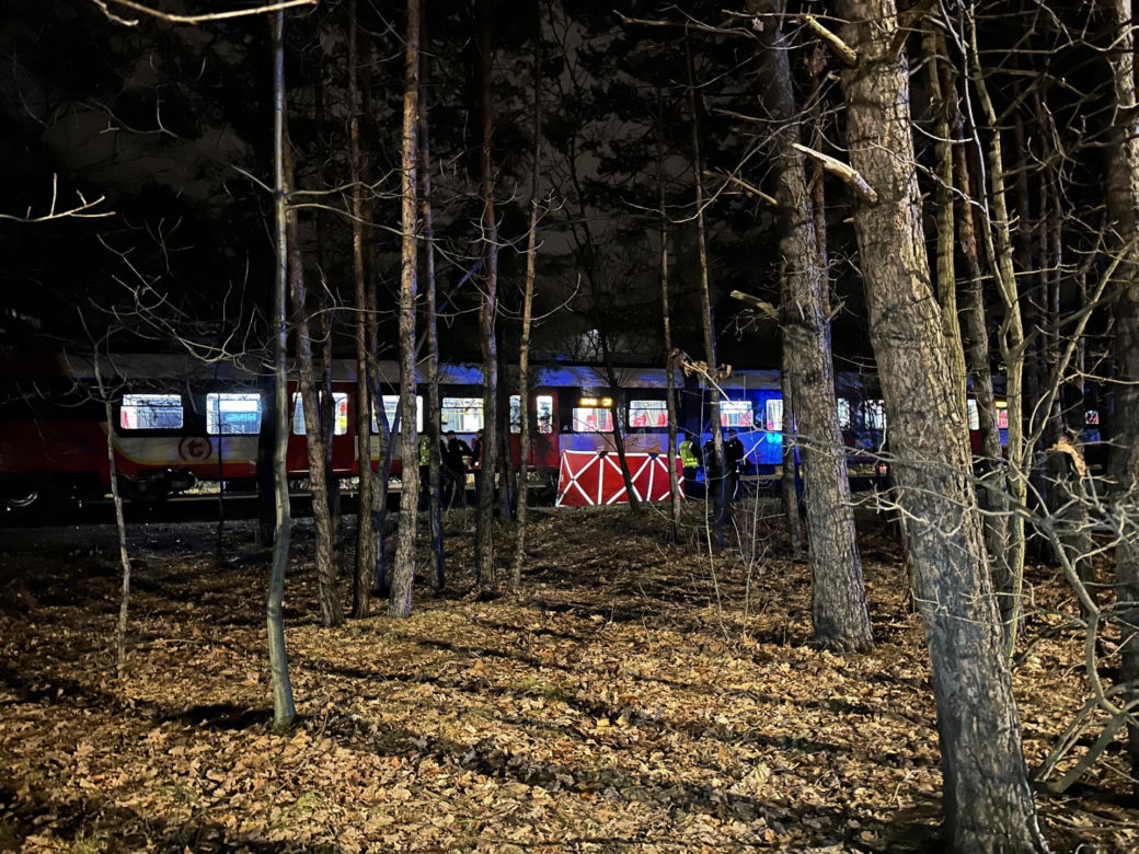 Tragedia w Wawrze! Pociąg SKM potrącił pieszego. Nic nie dało się zrobić