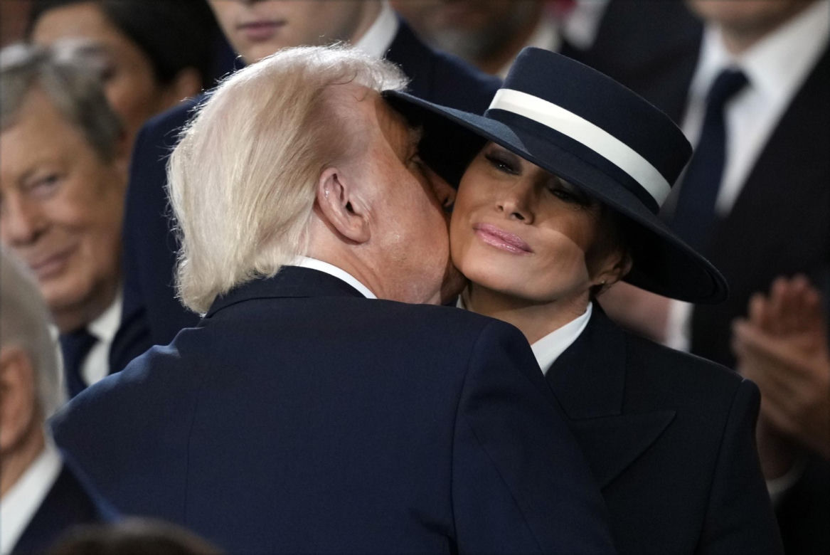 Trump próbował pocałować żonę! Nic z tego nie wyszło na oczach wszystkich
