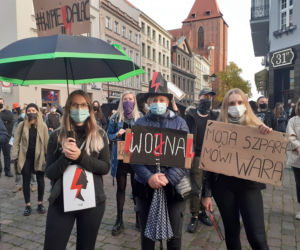 Kolejny czarny spacer w Toruniu