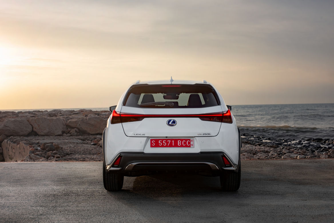 Lexus UX 250h E-Four F Sport