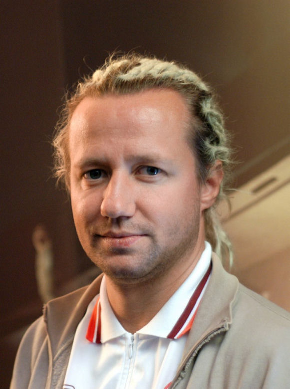 ROBERT LESZCZYŃSKI
