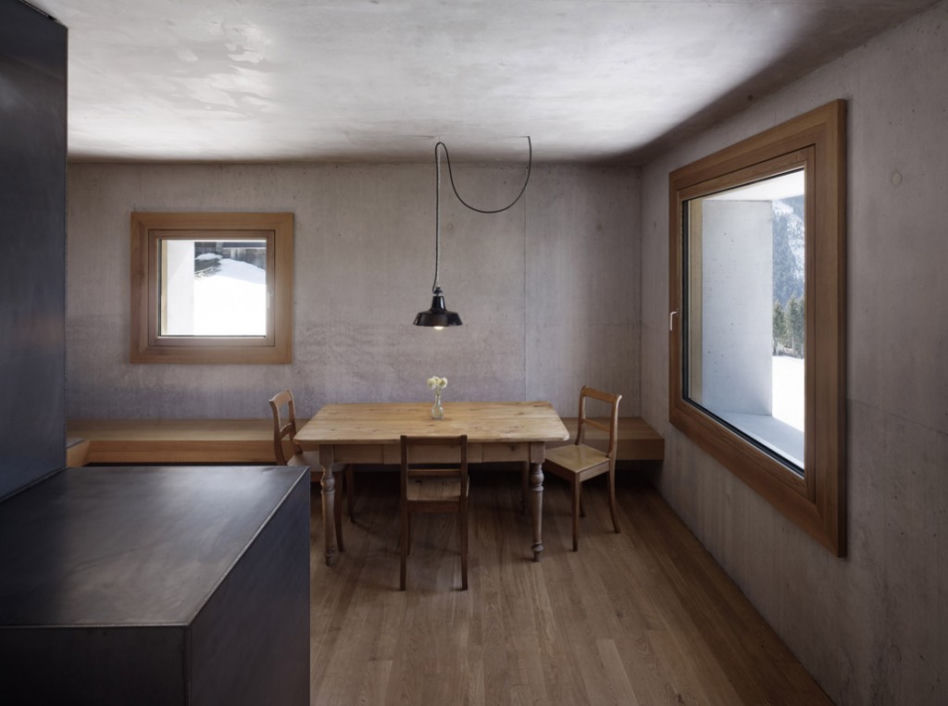 Wnetrze betonowego domu letniskowego w Austrii. Fot. ©Marc Lins, materiały prasowe Mies van der Rohe Awards 
