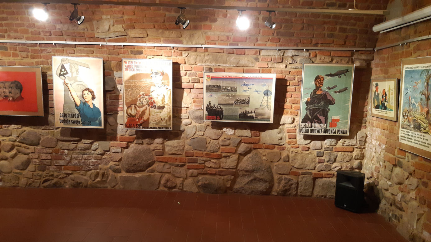 Plakaty z lat 50. i 60. ubiegłego stulecia