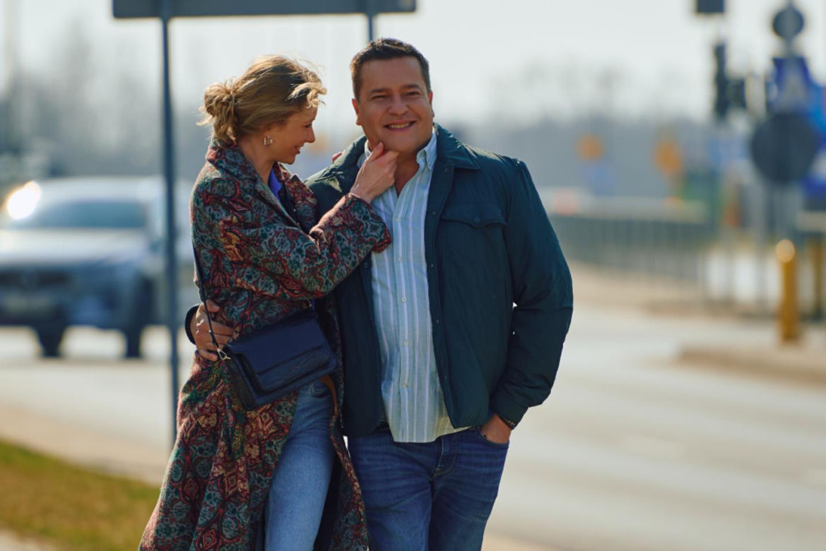 Na Wspólnej odc. 4251. Michał (Robert Kudelski), Lucy (Marta Cichorska)