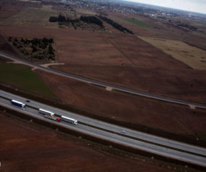 Wielki transport z cudzoziemcami przekroczył granicę. Pojechali w kierunku Litwy [ZDJĘCIA]