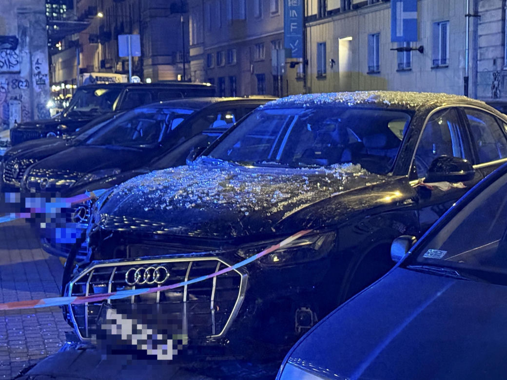 Warszawa. Totalna demolka. Audi wjechało w restaurację 