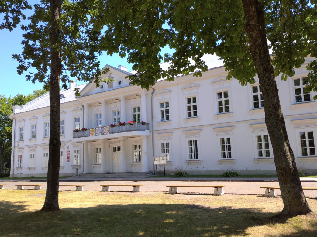Technikum im. Jana Zamoyskiego w Zwierzyńcu/ dawniej Zespół Zarządu Ordynacji Zamojskiej