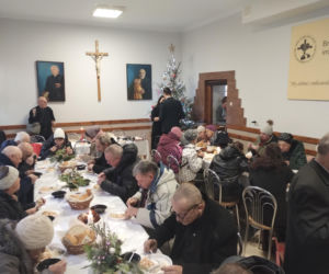 Zaprosili do świątecznego stołu bezdomnych, ubogich i samotnych [AUDIO]