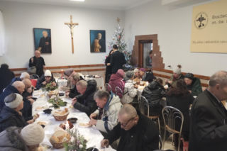 Zaprosili do świątecznego stołu bezdomnych, ubogich i samotnych [AUDIO]