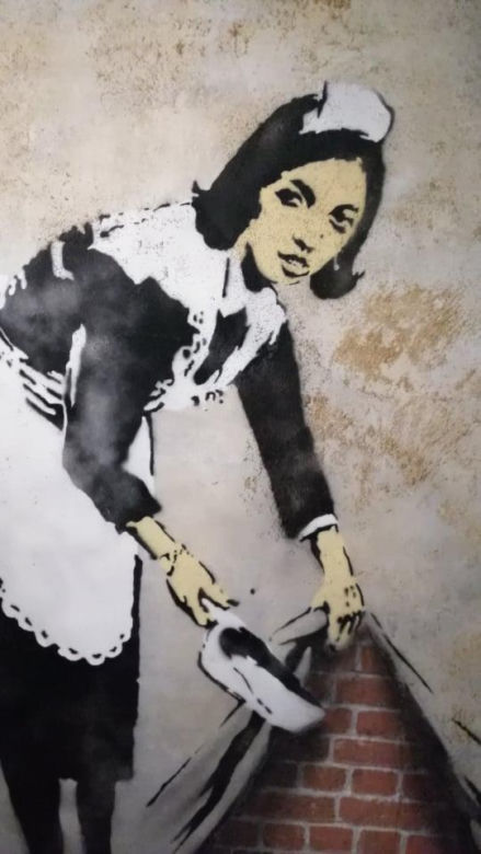 Ferie w Krakowie? Wystawę Banksy'ego, najbardziej tajemniczego artysty na świecie, koniecznie trzeba zobaczyć